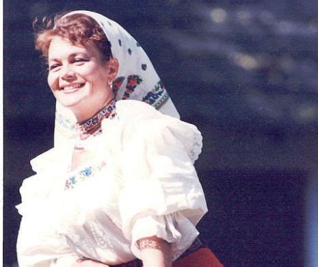 Interpreta de muzică tradiţională Angela Buciu: „Este cazul să ne .